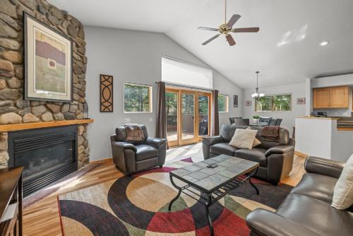 Wildernest House | Cutty Sark Court #2 3BR Mountain Views townhouse