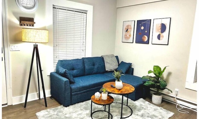 Charlottesville House | Cville Cottage Large groups, Cozy home, Min to UVAn