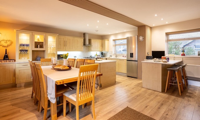 Rhosneigr House | Cwalafila : 4-Bed Cottage Near Beach in Rhosneigr | Managed by Anglesey Holiday Lettings