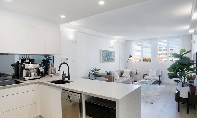 Elizabeth Bay Apartment | Cyan skies, Elizabeth Bay I90