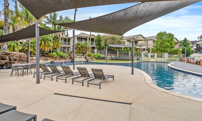 Mulwala Apartment | Cypress 39 A located close to clubs overlooking the lake.