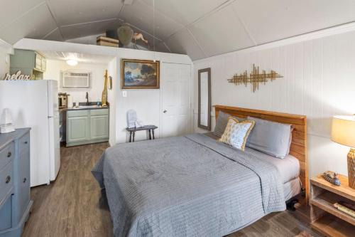 Oil City House | Cypress Chaletcaddo Lake Cabin With Kayaks