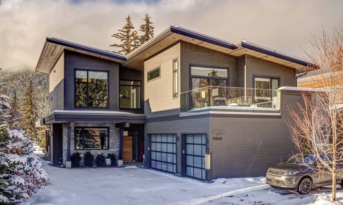 Whistler Ski Chalet | Cypress Links 5 Golf Course Home with attached suite, hot tub, A/C
