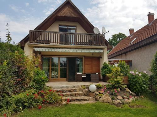 Velence House | Dália Ház