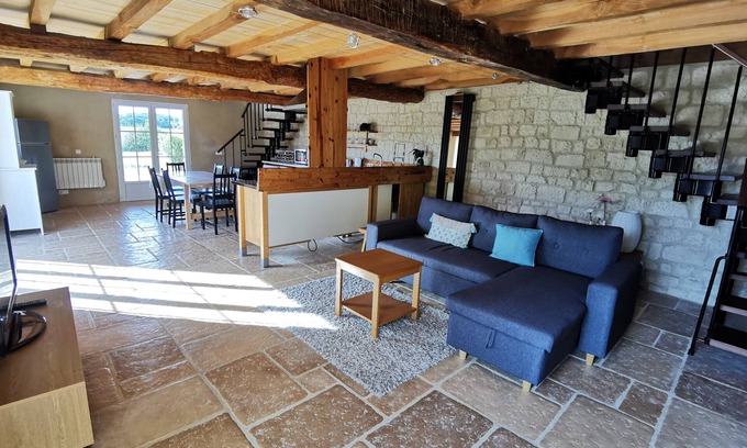 Aujan-Mournede Condo | Dépendance de Caractère Avec vue sur les Pyrénées. Véritable Havre de Nature