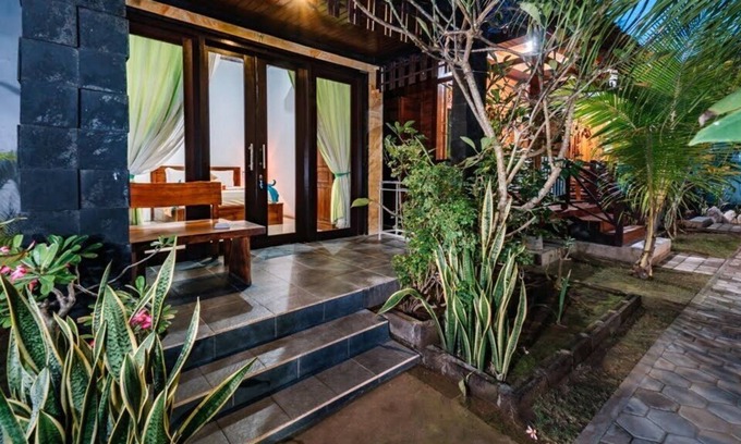 Jungut Batu House | D&B Bungalow Standart Room by WizZeLa