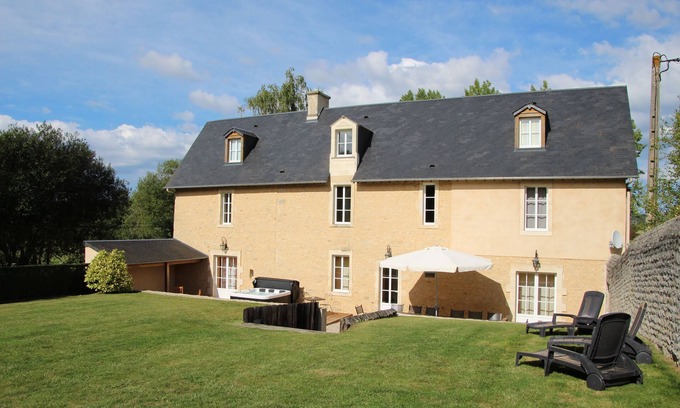 Mosles House | D-Day Beaches, Presbytery of Château d'Argouges, with hot tub, near Bayeux