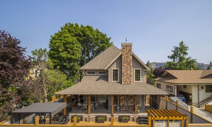 North End House | D'Hub -Located in Kelowna's Vibrant Downton Cultural District- Be in the Action!