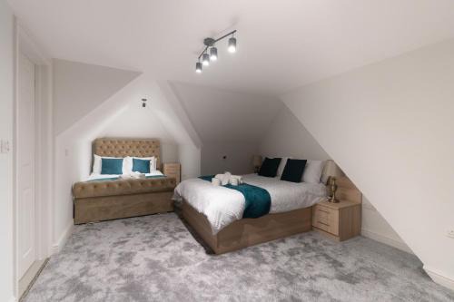 London Borough of Hounslow House | D'Luxe 5 beds En-suite Home in London