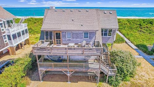 Duck House | D124- Gillis