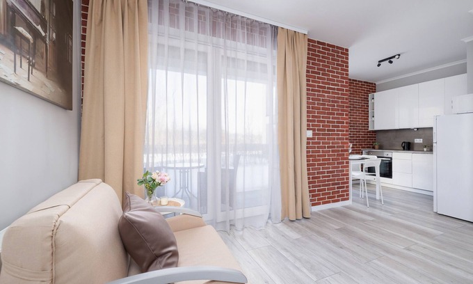 Pradnik Czerwony Apartment | Dąbska Studio With Terrace by Renters
