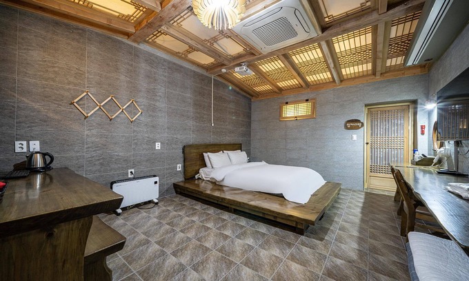 Bongmyeong-dong Hotel | Daejeon Meteor Edition