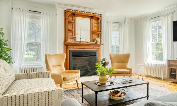 Greenville House | Daffodil by AvantStay Countryside Retreat in Historic Home w Large Backyard