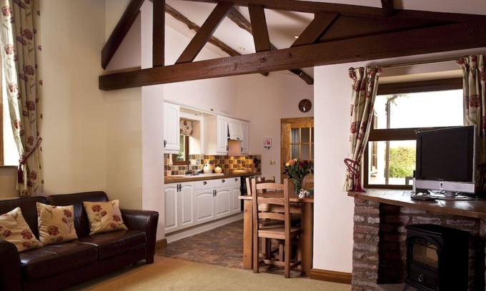 Woodmansey Cottage | Dairy Cottage Sleeps 4 (2 Bedrooms),