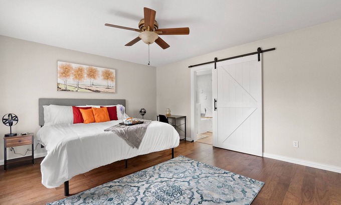 Buckner Terrace - Everglade Park House | Dallas: Close to downtown, Zoo, Fairpark, Arboretum, White Rock Lake