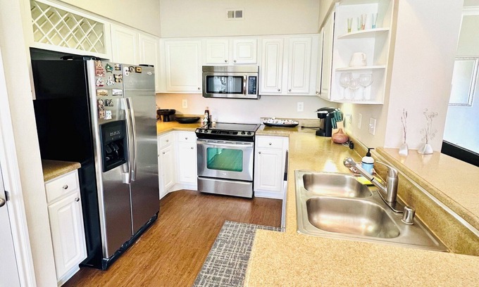 Cityplace Apartment | Dallas Uptown Chic 1BR w/Workspace + Deck overlooking Katy Trail