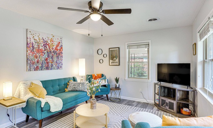 Henderson House | 'Dandy's Getaway' w/Fire Pit & Yard in Henderson