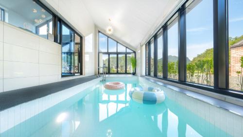 Danyang House | Danyang Dandelion Pool Villa