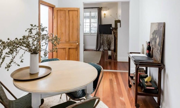 North Adelaide House | DARLING'S COTTAGE a welcoming historic row cottage
