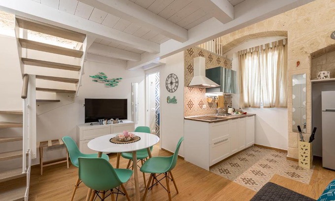 Municipio 2 Apartment | David Pretty Loft near Central Station Casatuabari