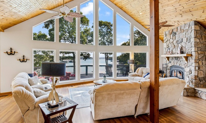Sunrise Beach House | Davies Hollow Cove | Lakehouse in Sunrise Beach with private dock & game room