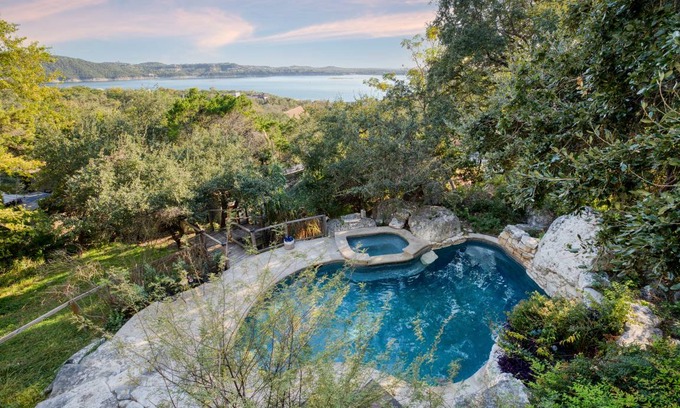 Comanche Trail House | Dawson by AvantStay Serene Austin Home set Amongst nature w/ Pool, Hot Tub & Close to Lake Travis