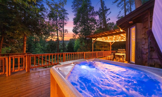 Idyllwild Cabin | Dawson Haven w/spa, game room on .34 acres
