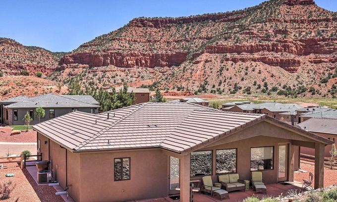 Kanab House | Day Trip to Zion: Home w/Fire Pit & Pool Access