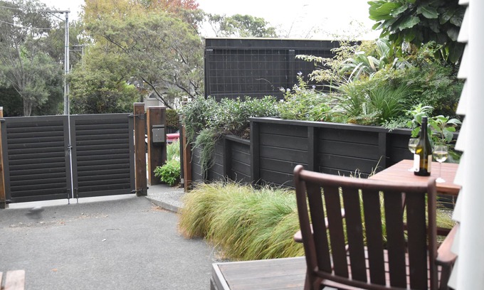 Lower Hutt Apartment | Days Bay Apartment - Beach, bush and privacy