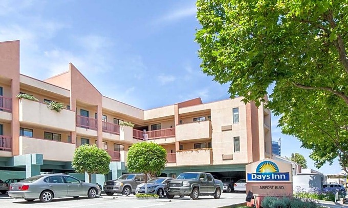 Paradise Valley Hotel | Days Inn by Wyndham San Francisco S/Oyster Point Airport
