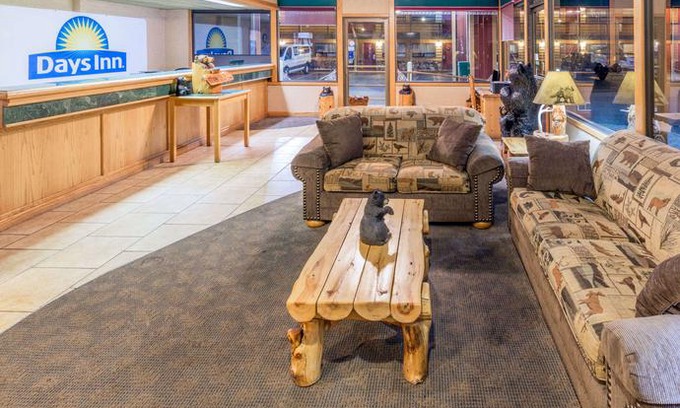 Salem Hotel | Days Inn by Wyndham Black Bear