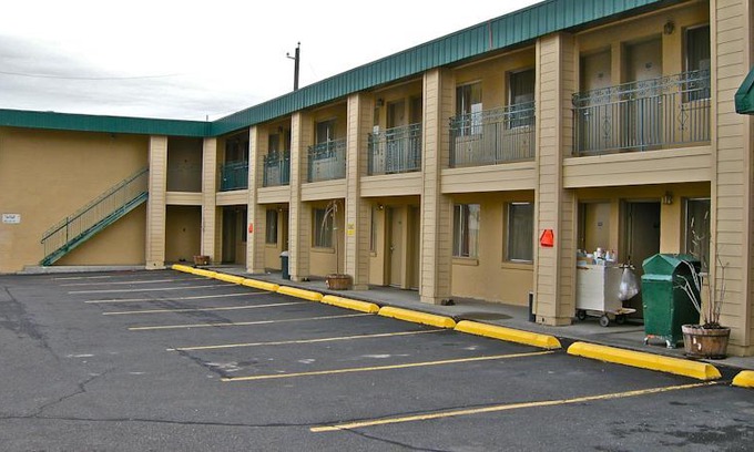Burns Hotel | Days Inn by Wyndham Burns