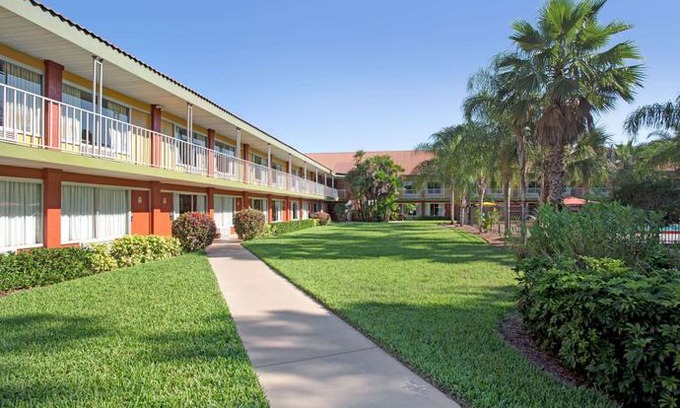 Cocoa Hotel | Days Inn by Wyndham Cocoa Cruiseport West At I-95 524