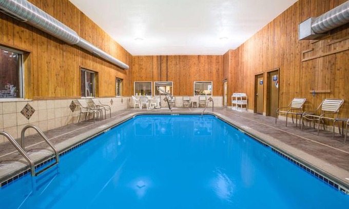 Evansdale Hotel | Days Inn by Wyndham Evansdale Waterloo