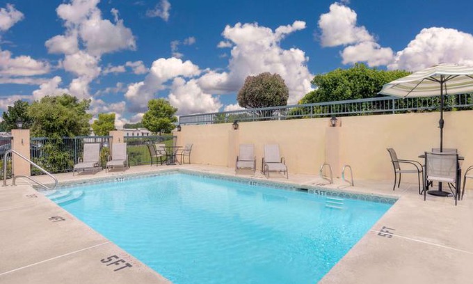 Macon Hotel | Days Inn by Wyndham Macon I 475