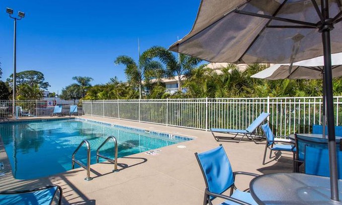 Melbourne Hotel | Days Inn by Wyndham Melbourne