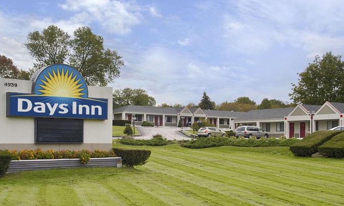 New Hampton Hotel | Days Inn by Wyndham Middletown New Hampton
