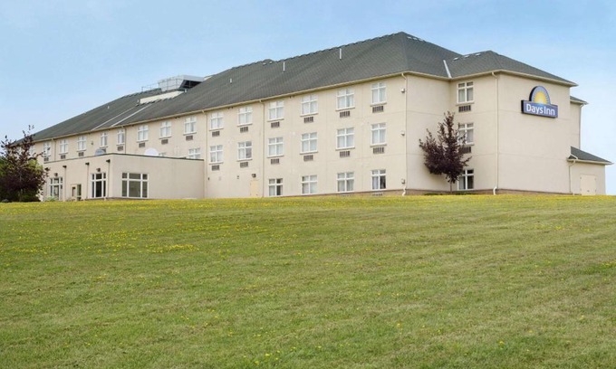 Ramara Hotel | Days Inn by Wyndham Orillia