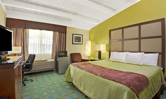 Southington Hotel | Days Inn by Wyndham Southington
