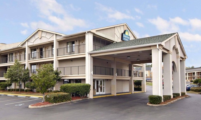 Tillmans Corner Hotel | Days Inn & Suites by Wyndham Mobile