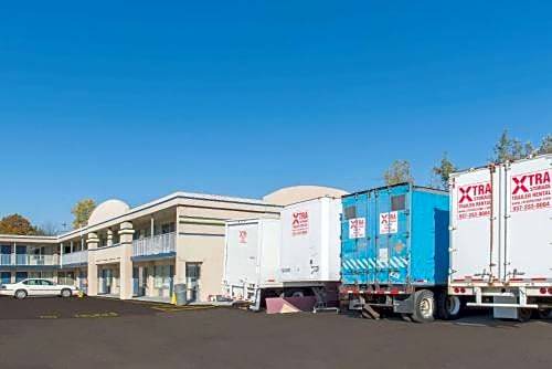 Murlin Heights Hotel | Days Inn & Suites by Wyndham Dayton North