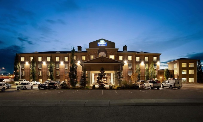 Strathmore Hotel | Days Inn & Suites by Wyndham Strathmore
