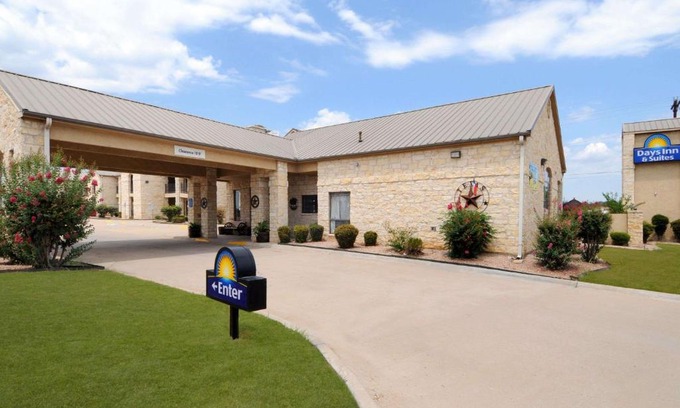 Llano Hotel | Days Inn & Suites by Wyndham Llano