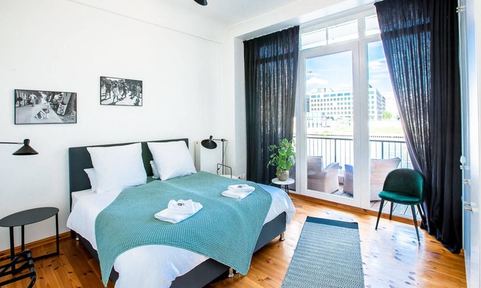 Friedrichshain-Kreuzberg House | Design apartment in Kreuzberg with a view of the Spree
