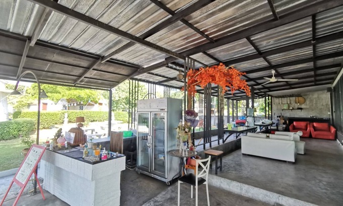 Si Racha Hotel | De Coco House