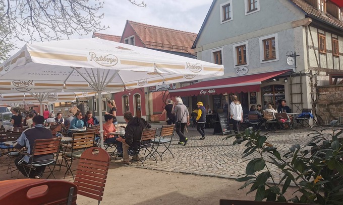 Naundorf Apartment | Apartment with balcony, only 200 meters from the village square Altkötzschenbroda on the Elbe cycle path.
