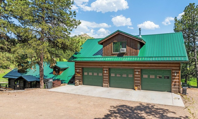 Deadwood Cabin | Deadwood's Blessing to the Black Hills. Moon Mountain Paradise