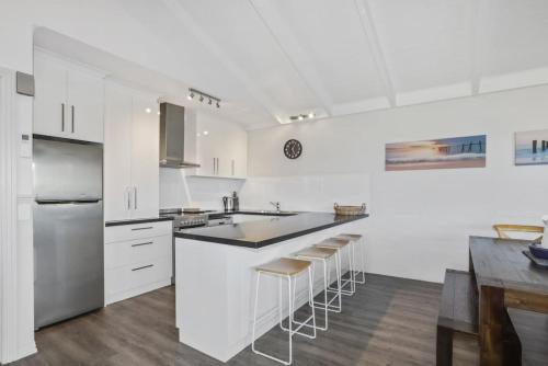 Apollo Bay House | DECK 2 SEA - Amazing views, close to main street
