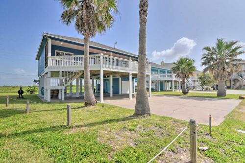 Port Bolivar House | Deck and Grill Walkable Crystal Beach House!