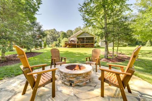 Cullowhee House | Deck and Mtn Views Riverfront Cullowhee Home